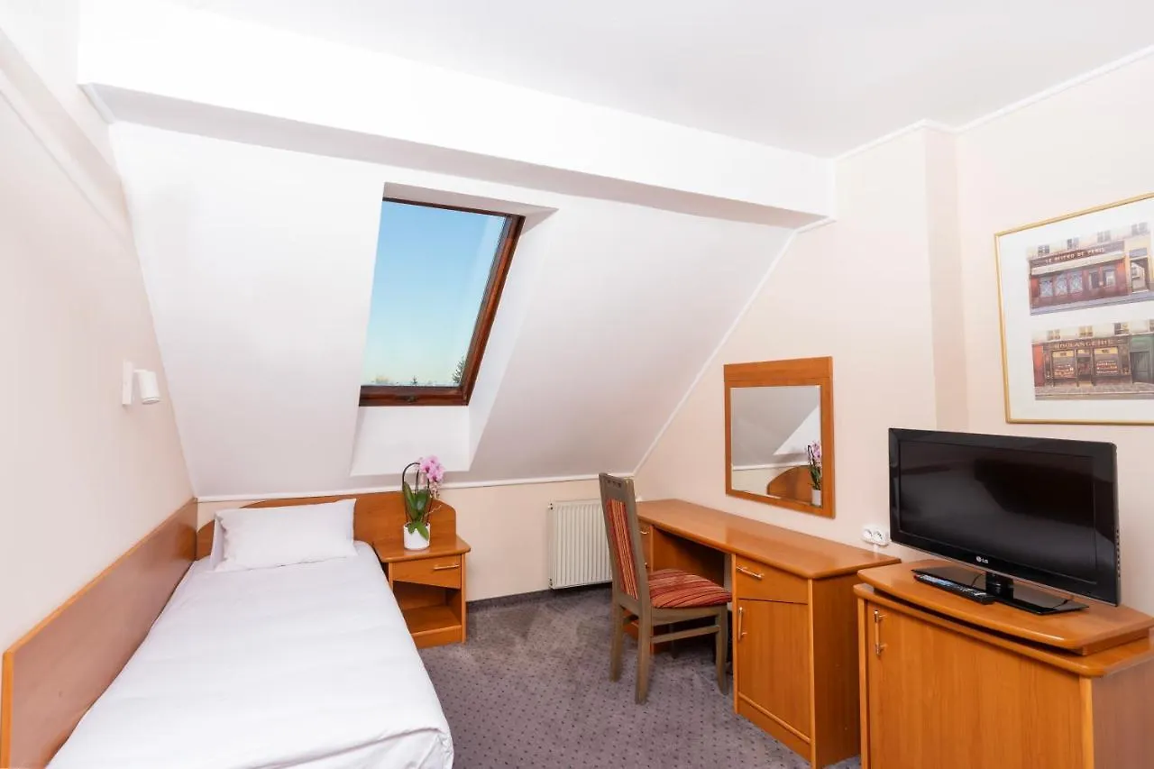 Hotel Victory Home Warsaw 4*,